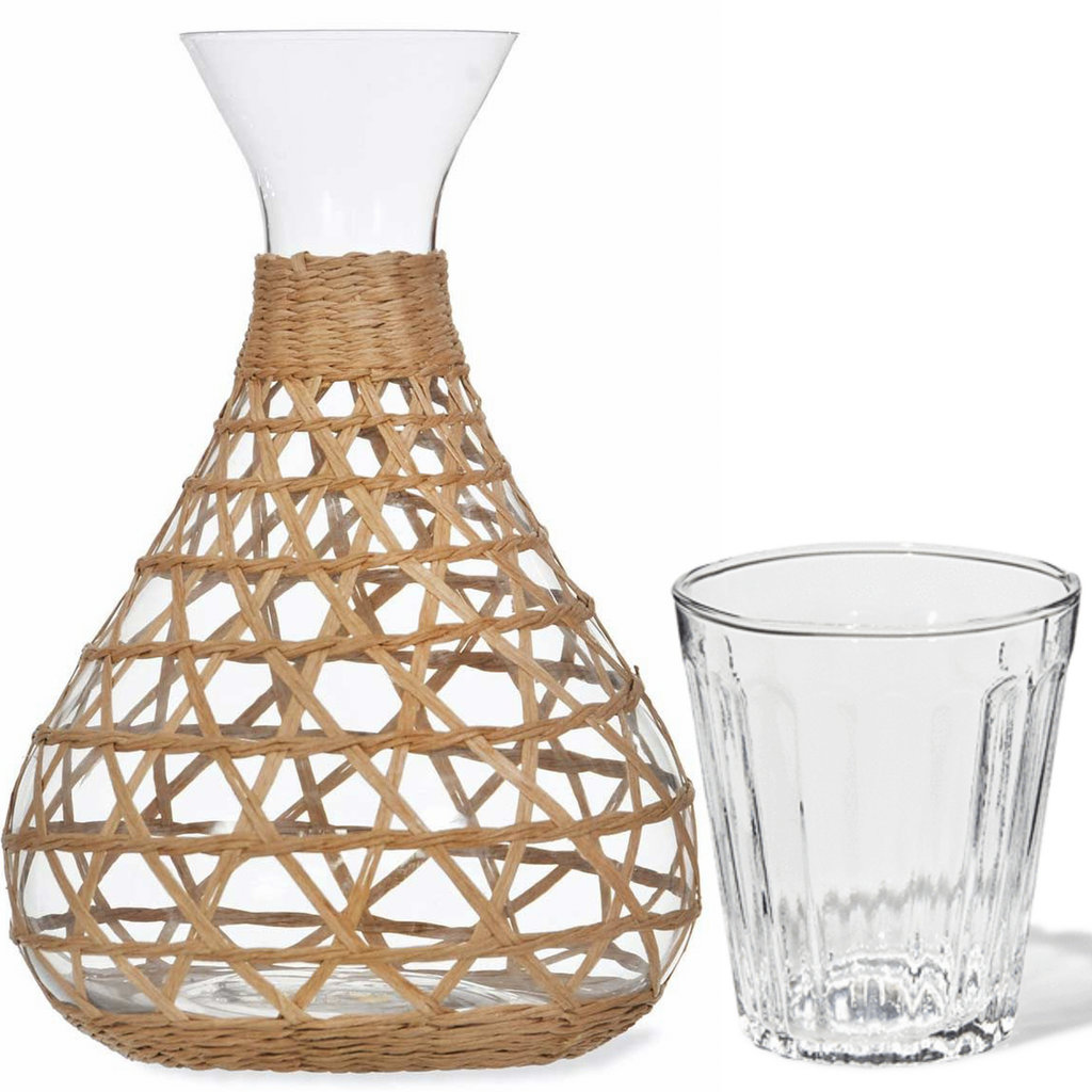 carafe à eau en rotin