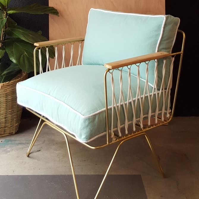 fauteuil en velours vert d'eau