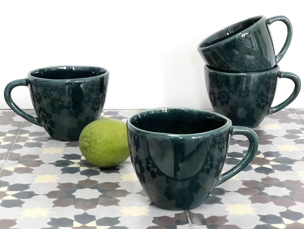 tasse en céramique vert foncé