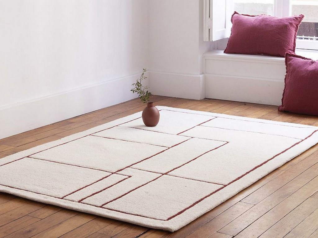 tapis blanc et bordeaux