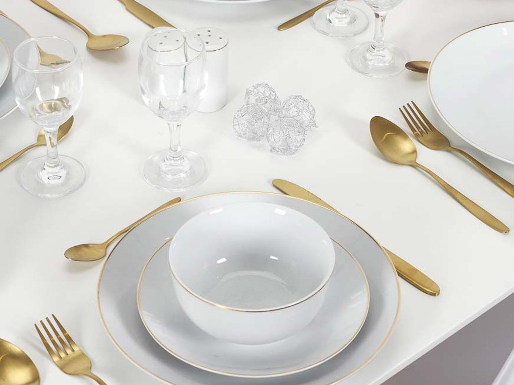 vaisselle blanc et or