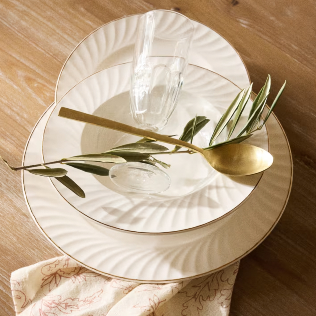 vaisselle blanc et or