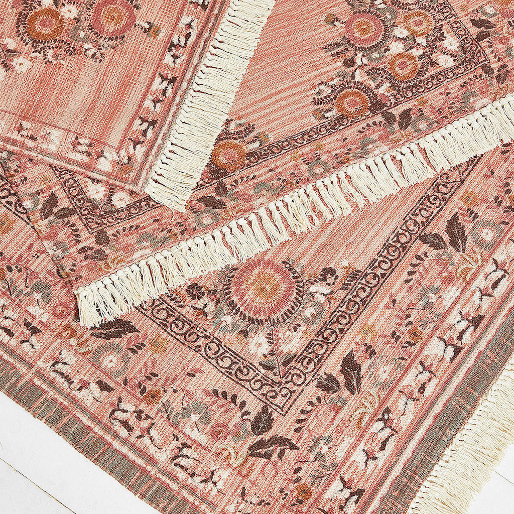 tapis rose fleuri