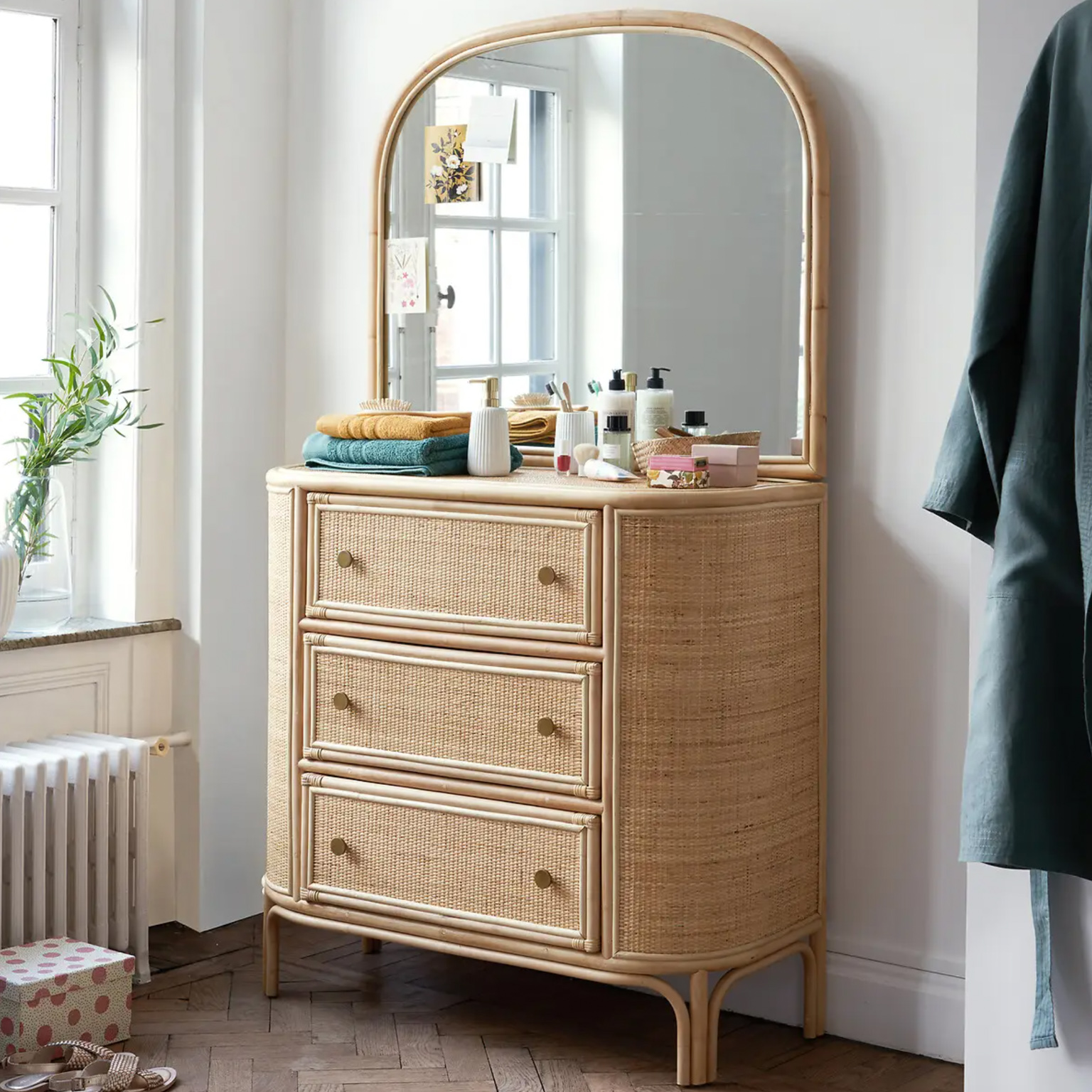 commode en rotin avec miroir