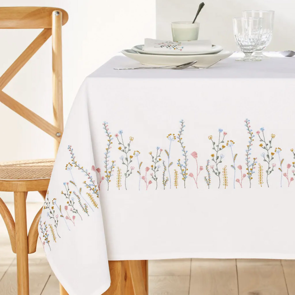 nappe brodée fleurs