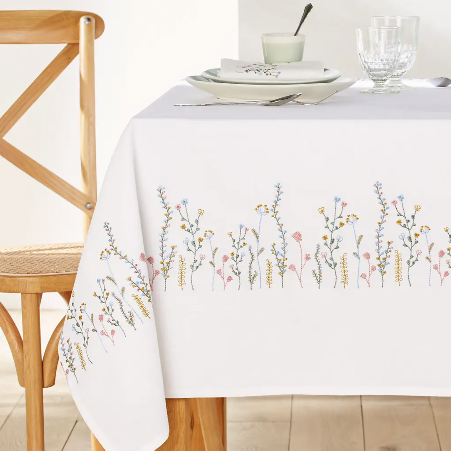 nappe brodée fleurs