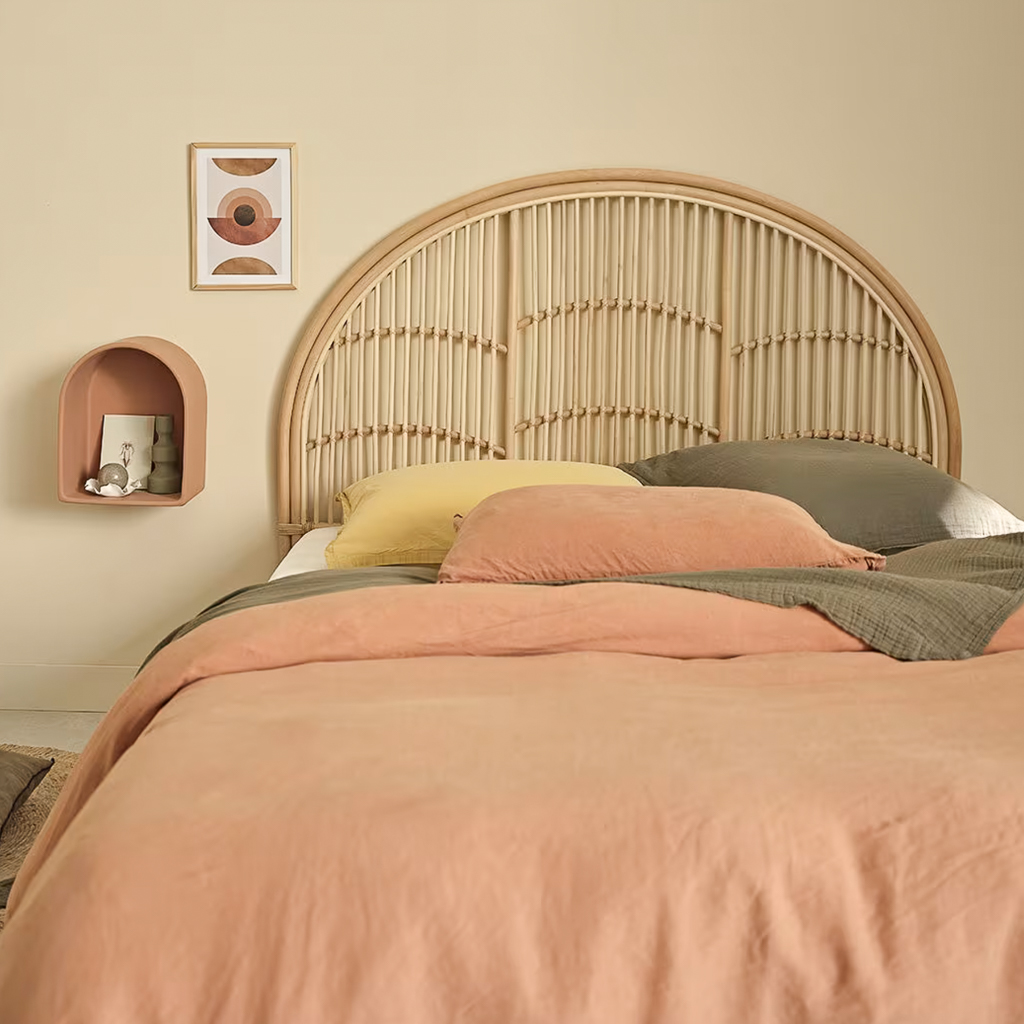 tête de lit arrondie en rotin vintage