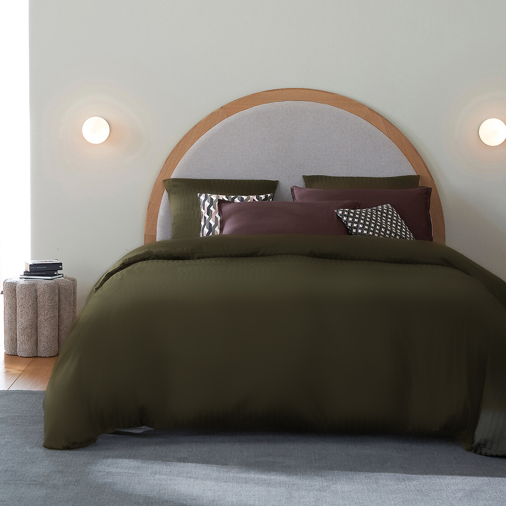 tête de lit arrondie en tissu gris et bois