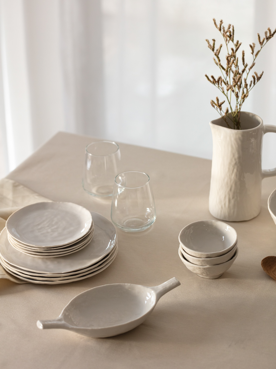 vaisselle en porcelaine texturée