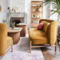 salon moderne canapé velours jaune