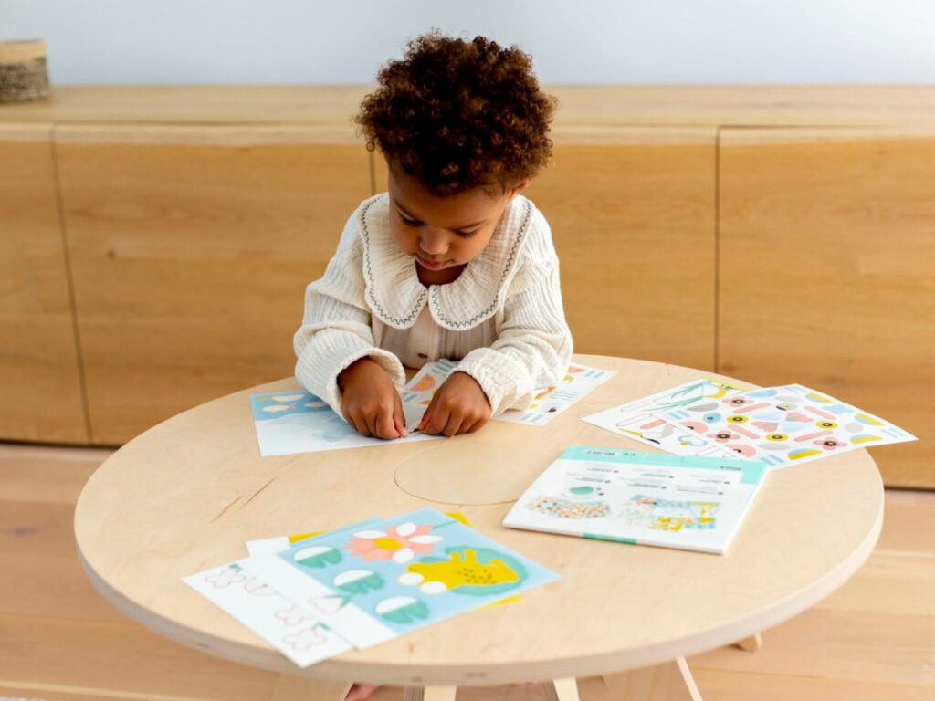 table de coloriage ronde en bois
