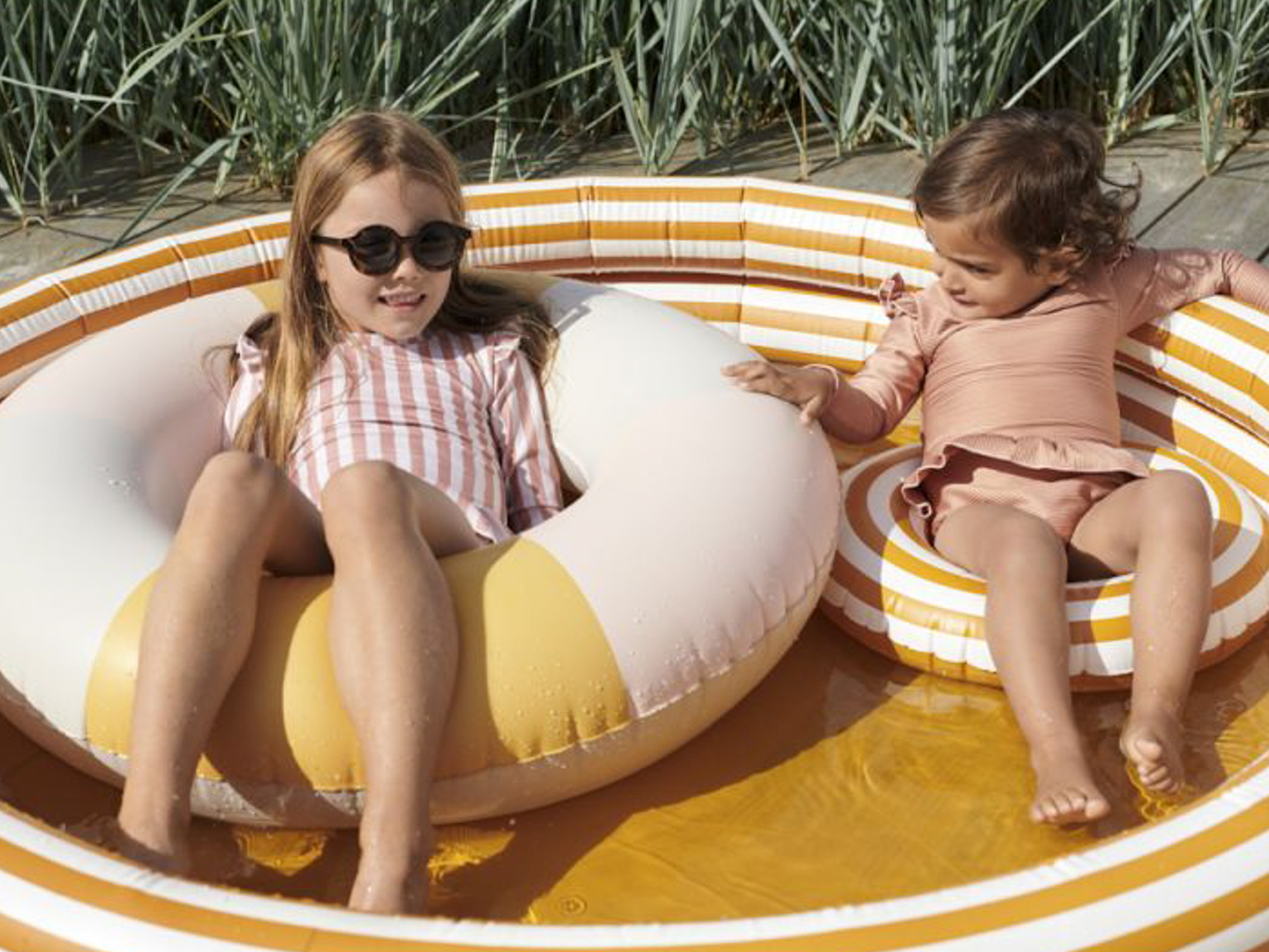 piscine gonflable rayée jaune blanc