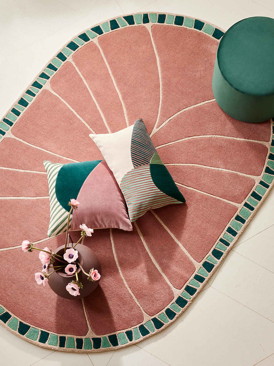 tapis ovale vert et rose