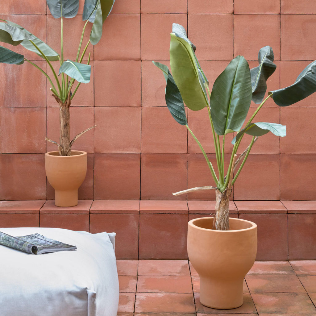 déco bord de piscine terracotta