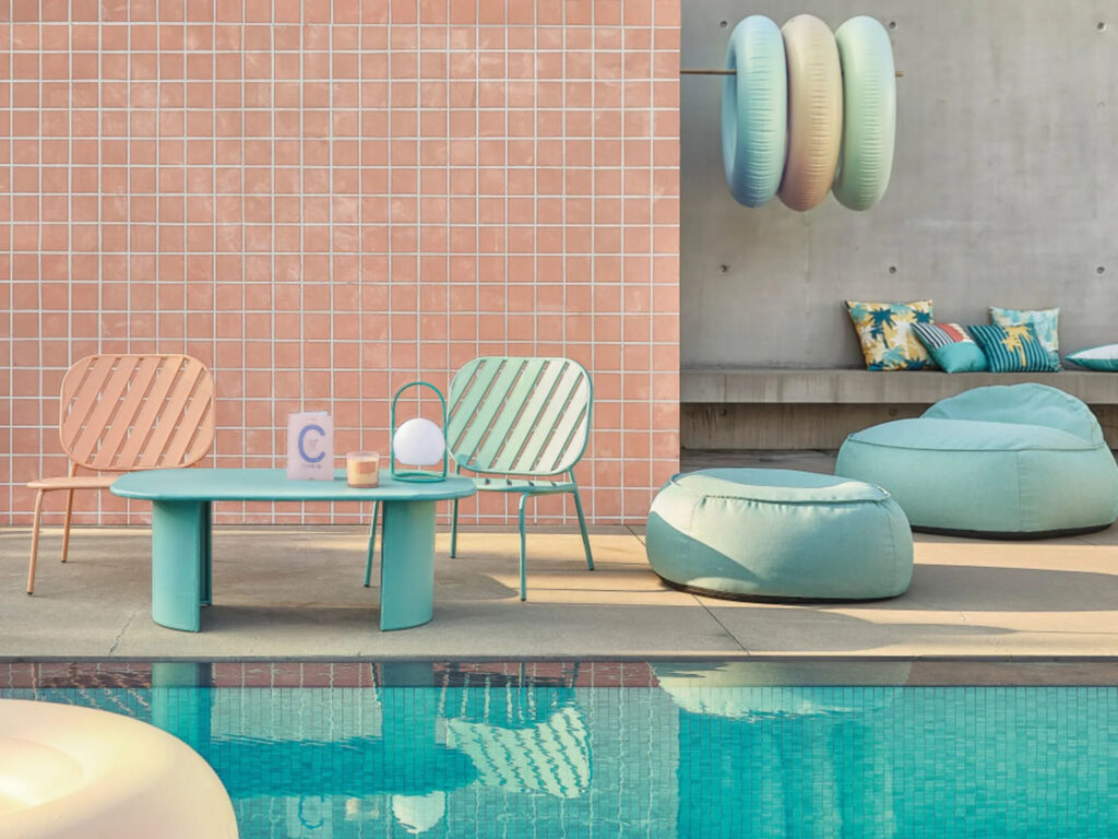 décoration bord de piscine style miami