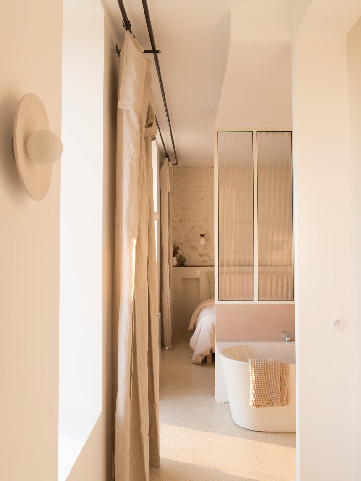 salle de bain beige et rose