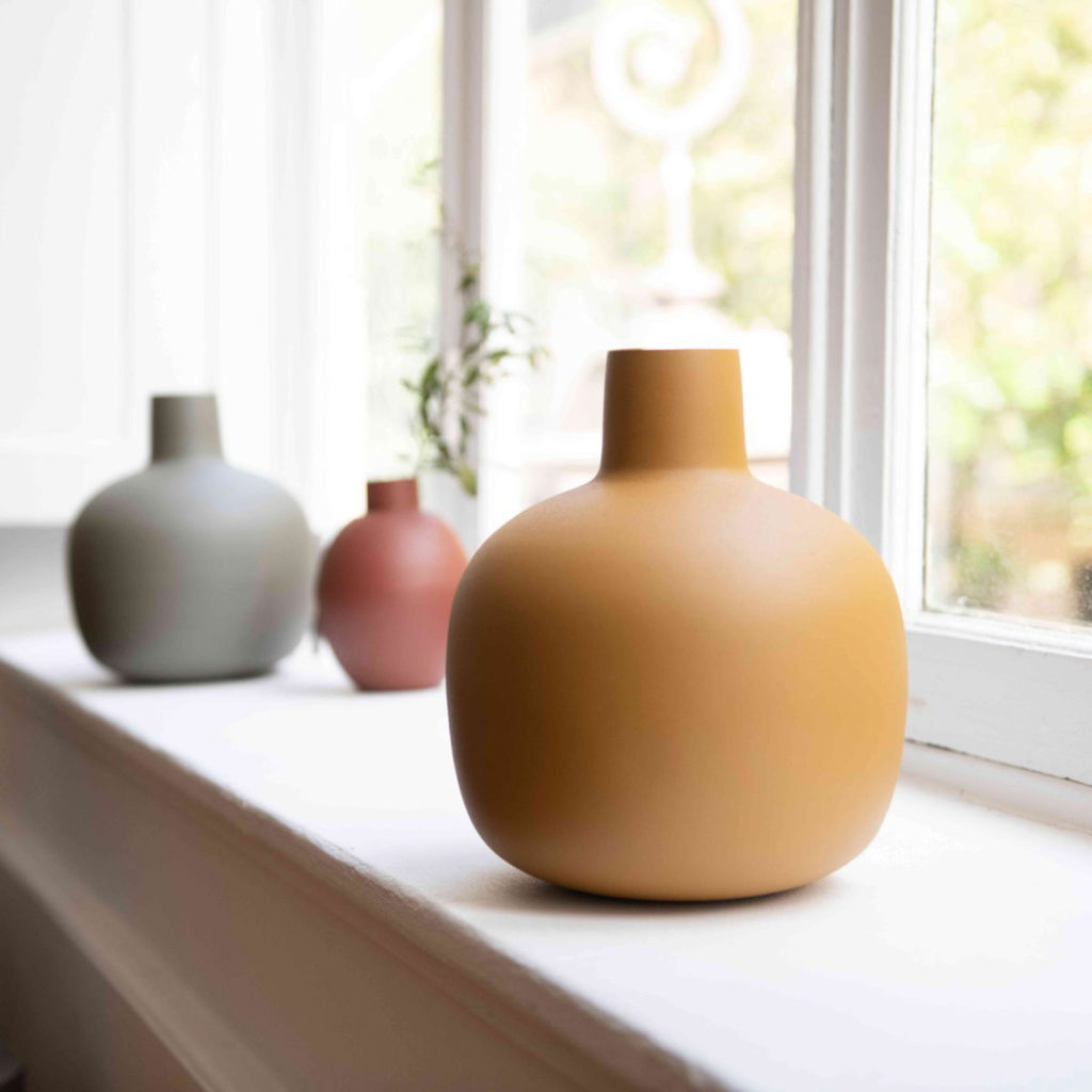 vase jaune moutarde