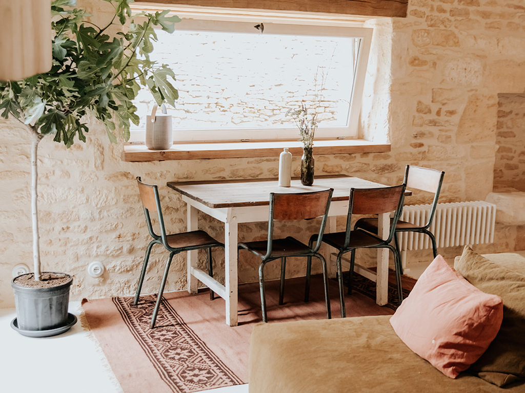 table de repas avec chaises écolier