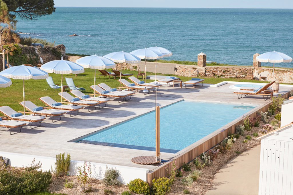 piscine avec parasols franges