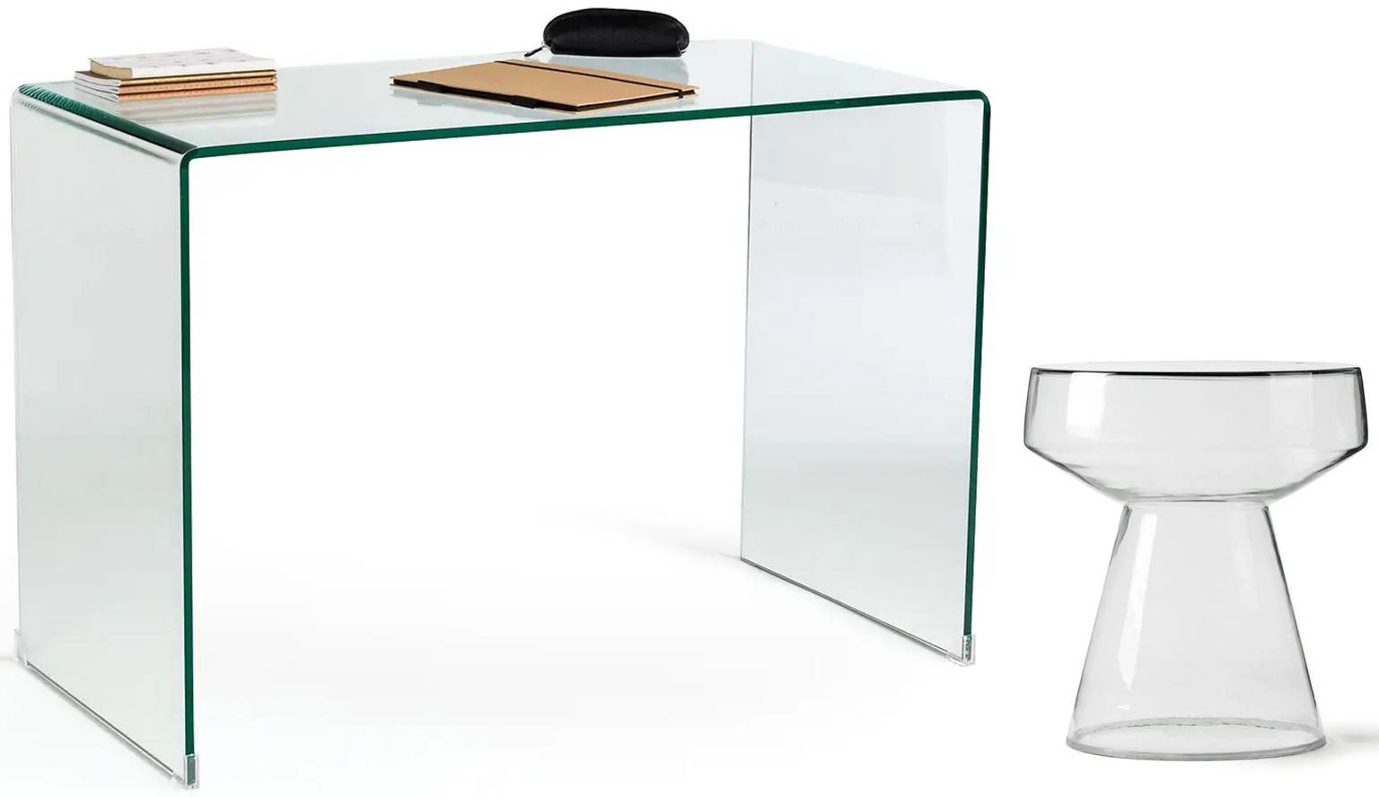 bureau en verre transparent