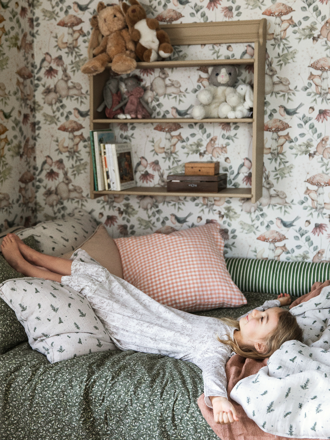 chambre d'enfant vert et rose idées déco