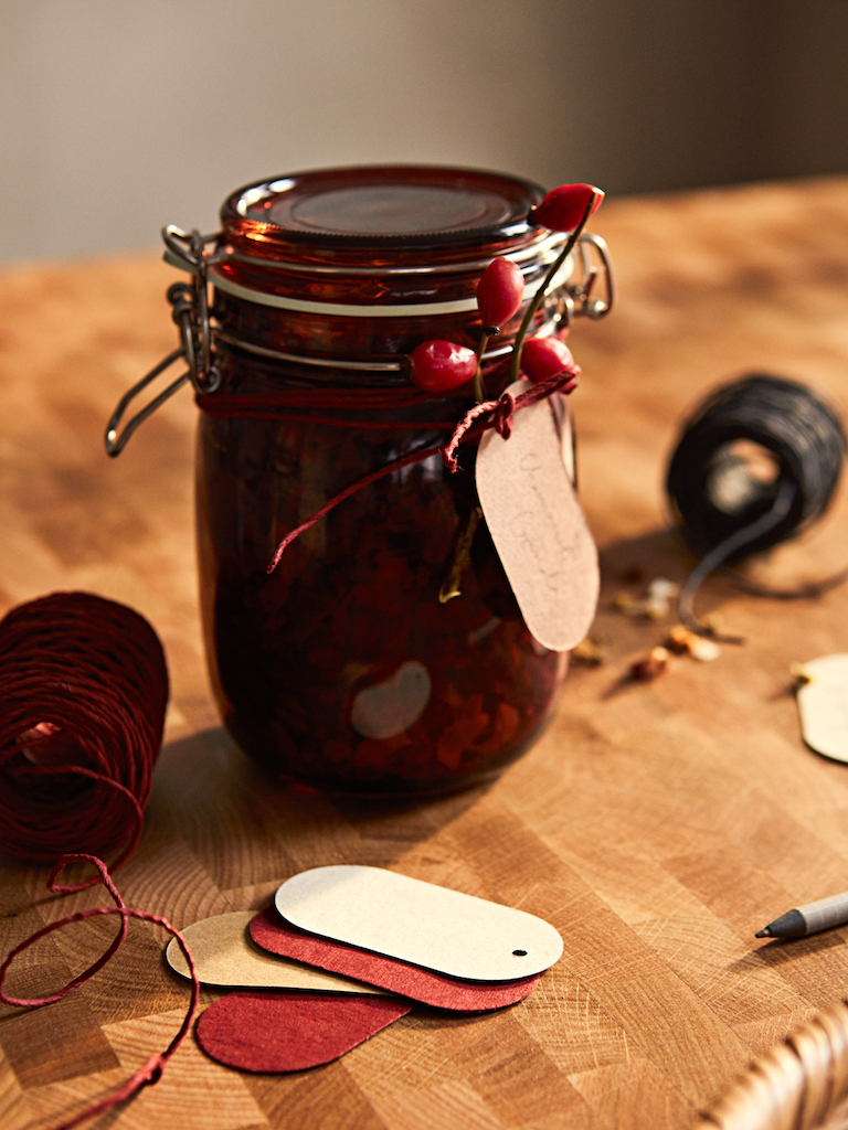 pot conserve en verre rouge