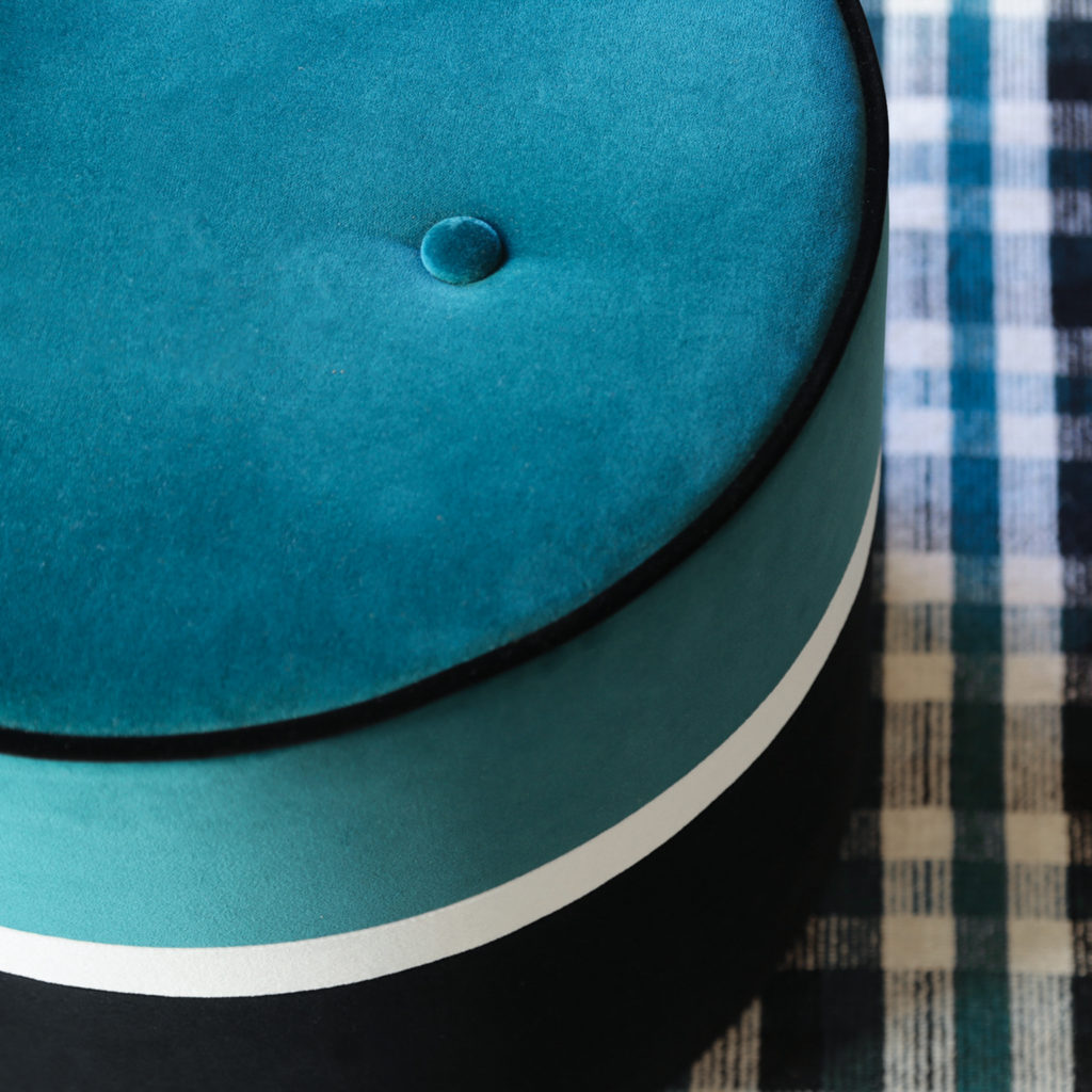 pouf bleu canard