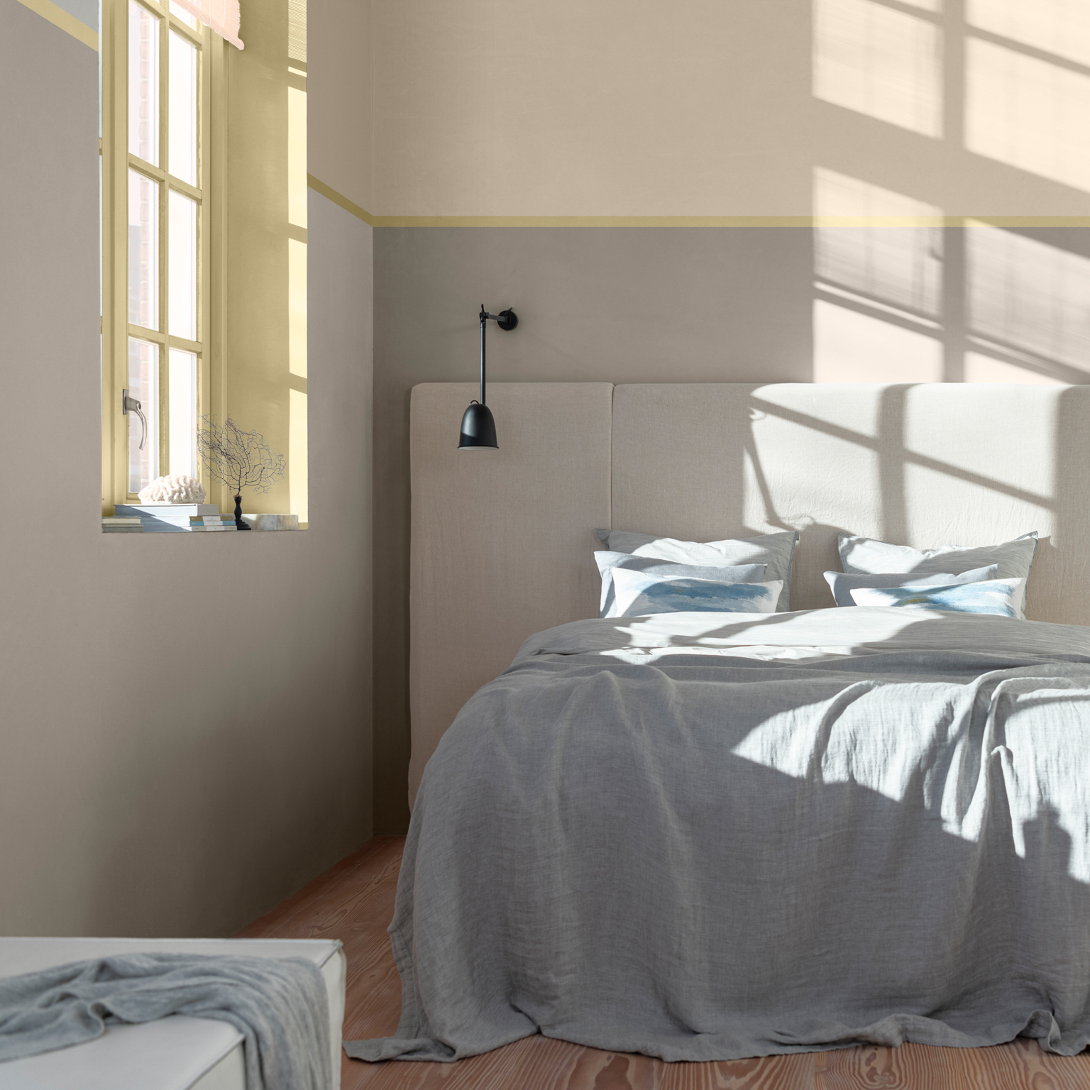 chambre mur beige et vert clair