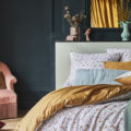 chambre mur foncé