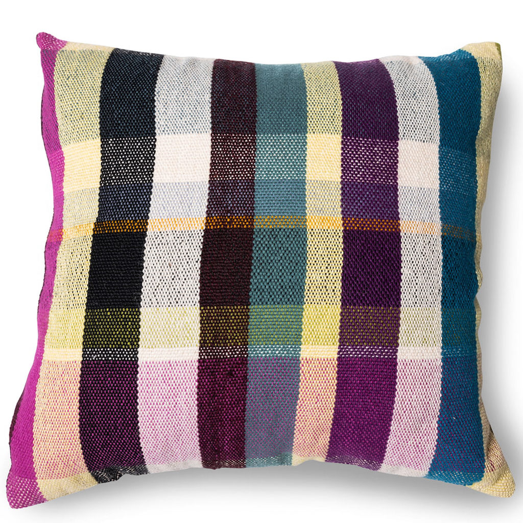 coussin multicolore à carreaux