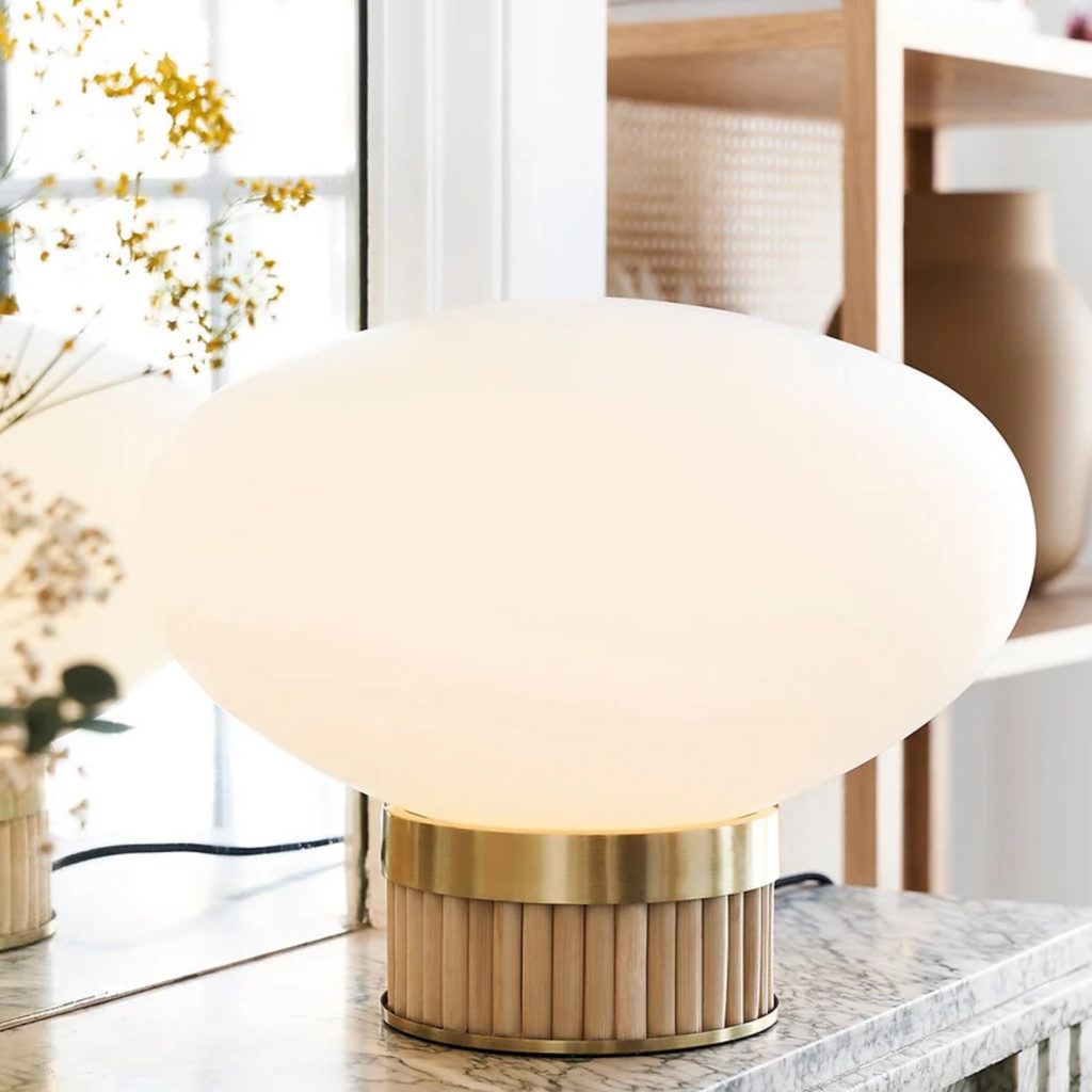 lampe en rotin et opaline
