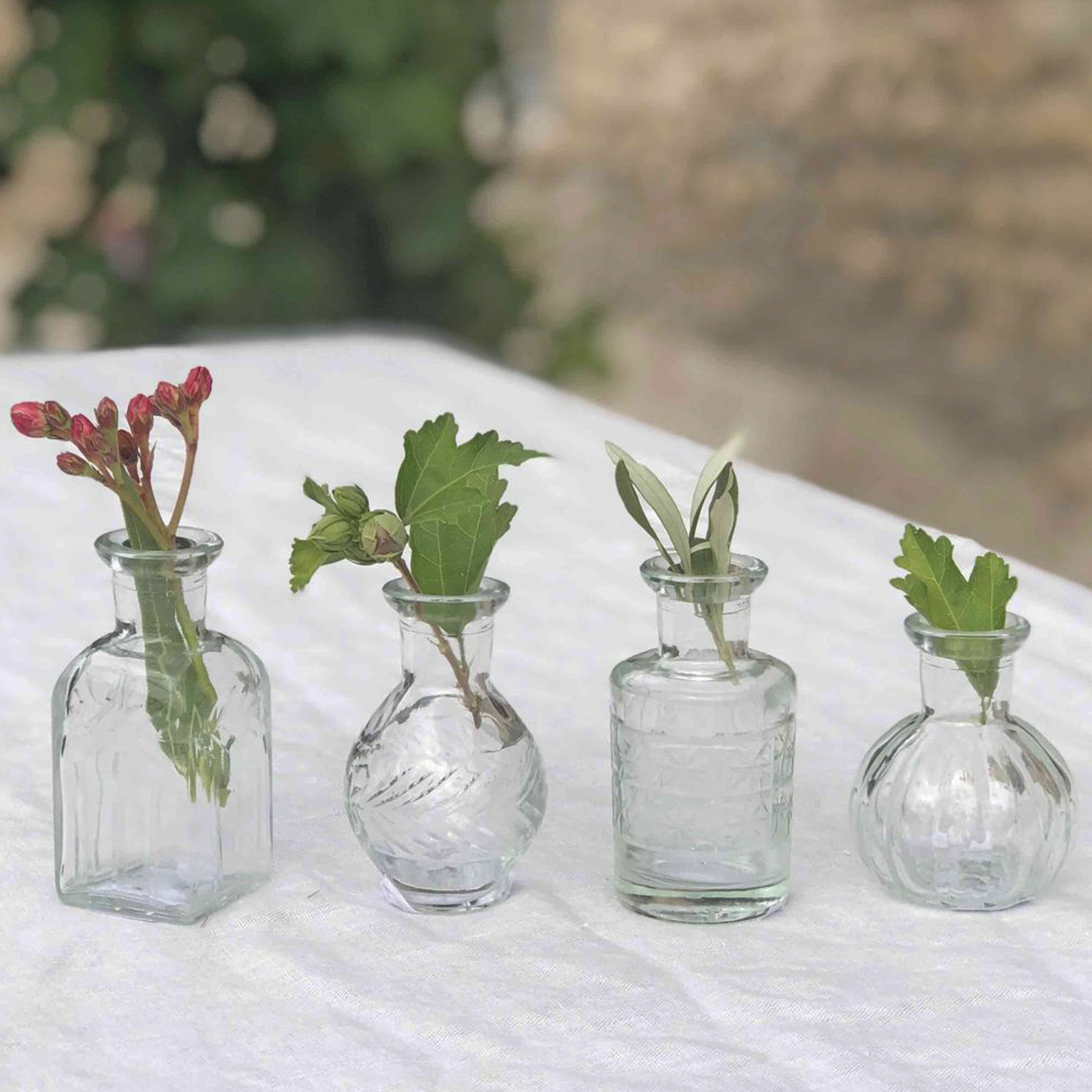 petits vases en verre gravé