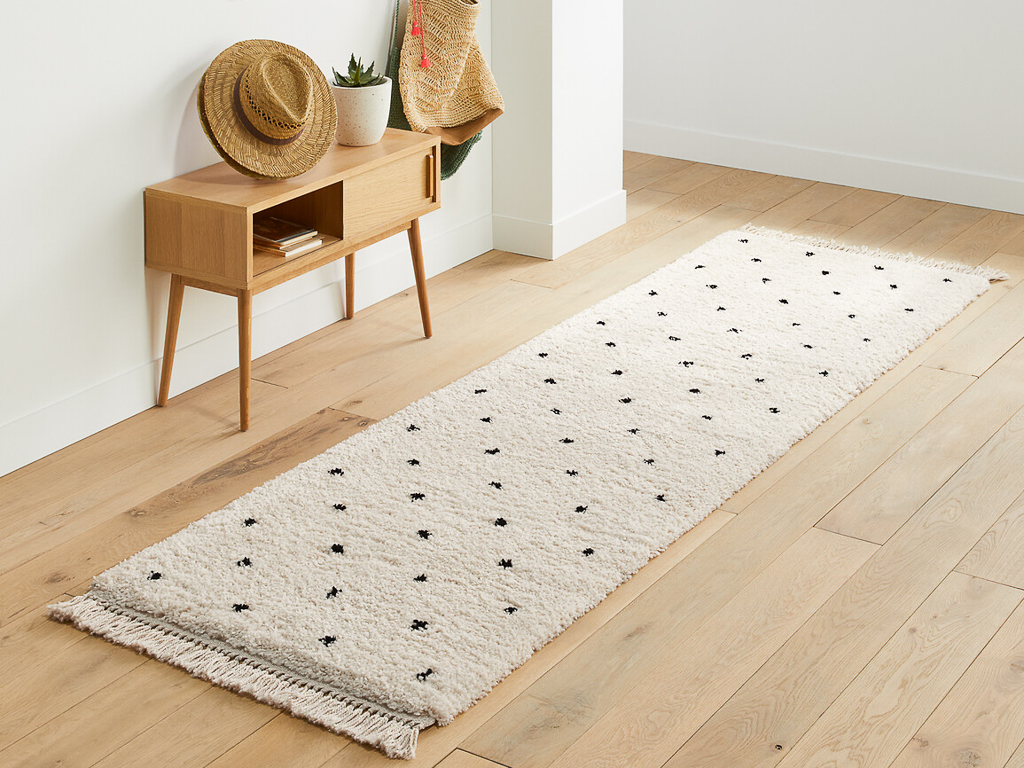 tapis entrée blanc et pois noir