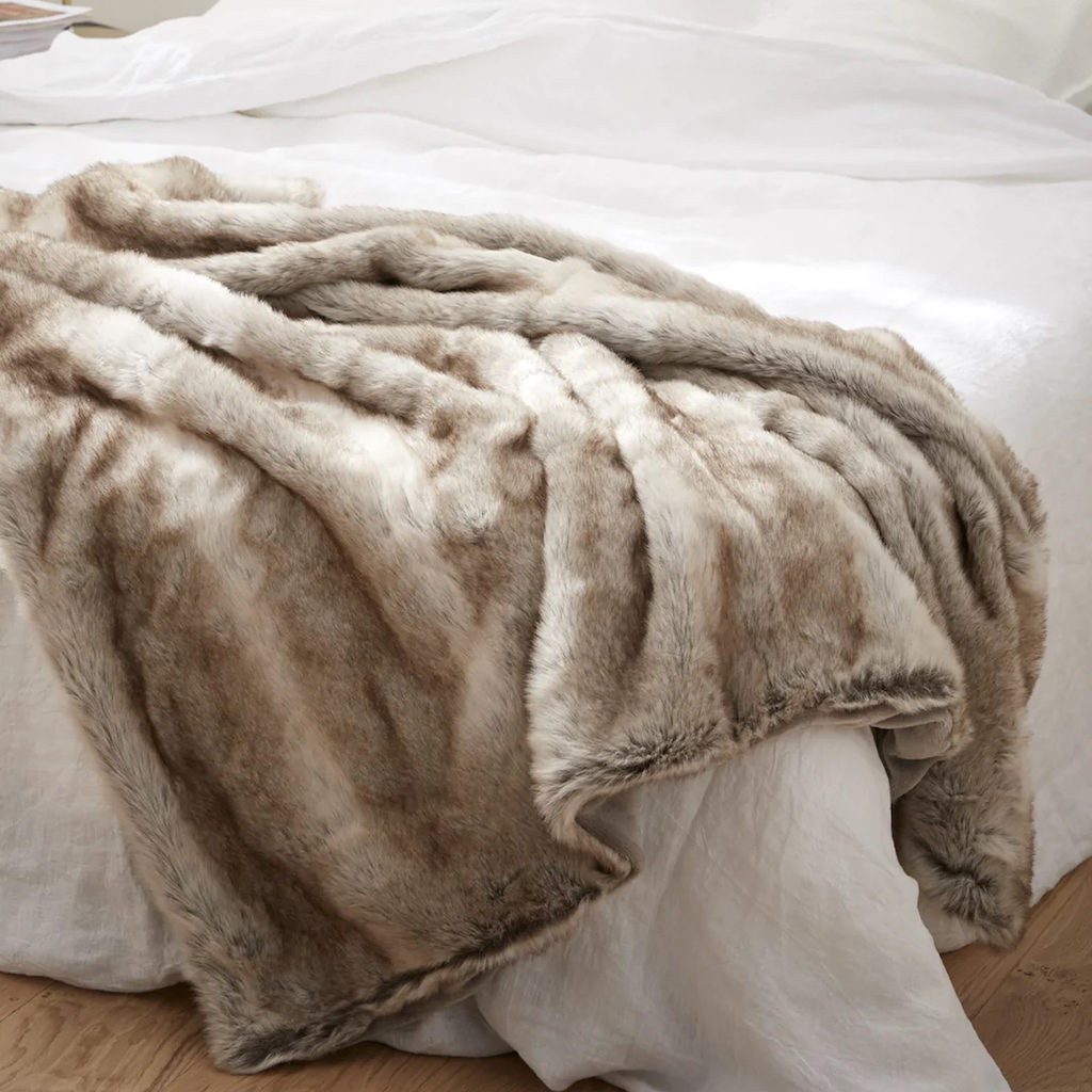 plaid en fausse fourrure beige