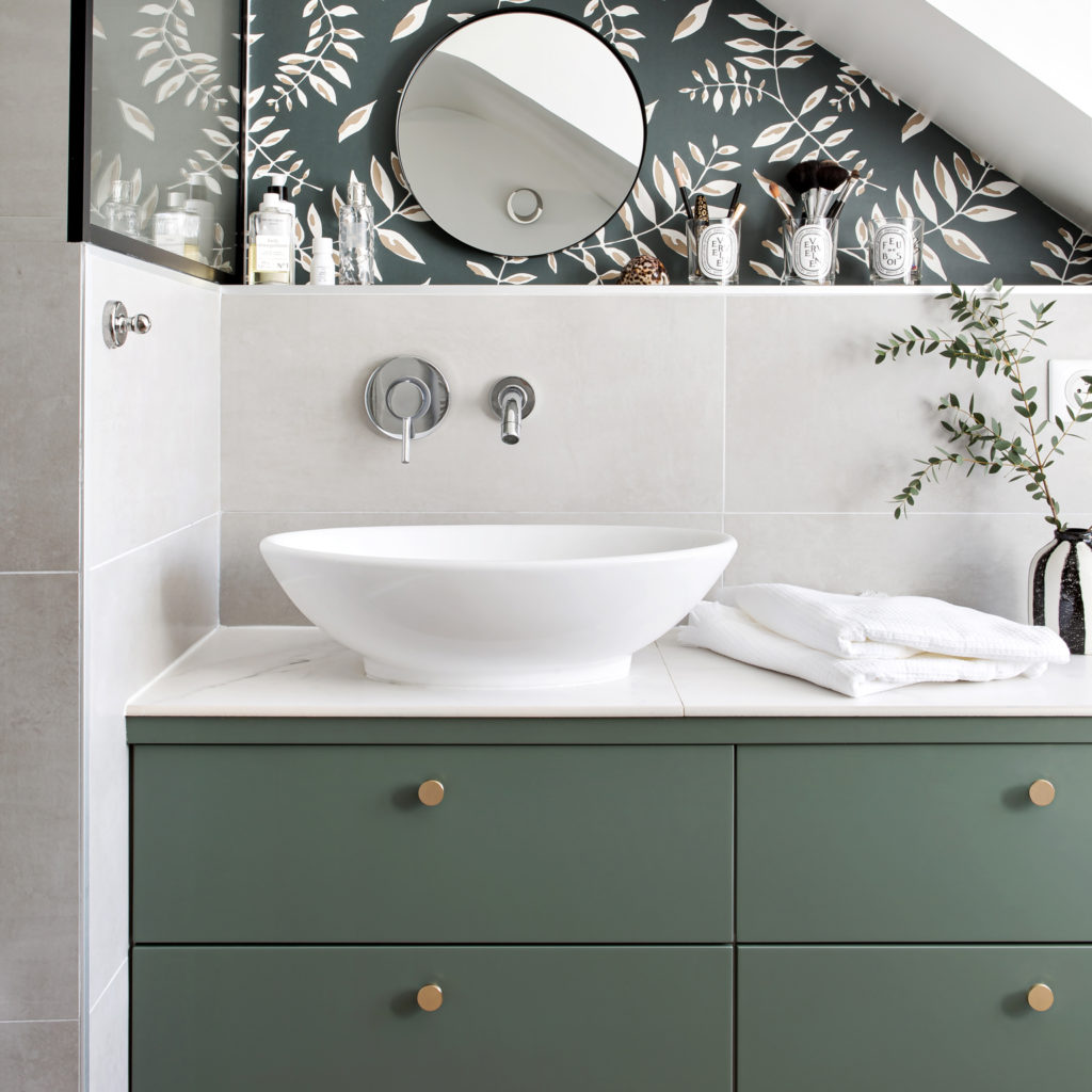 meubles salle de bain personnalisés avec façades plum