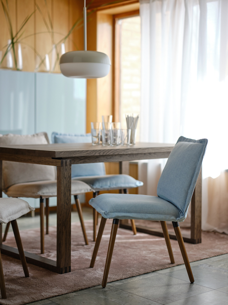 salle à manger bleu ciel et bois