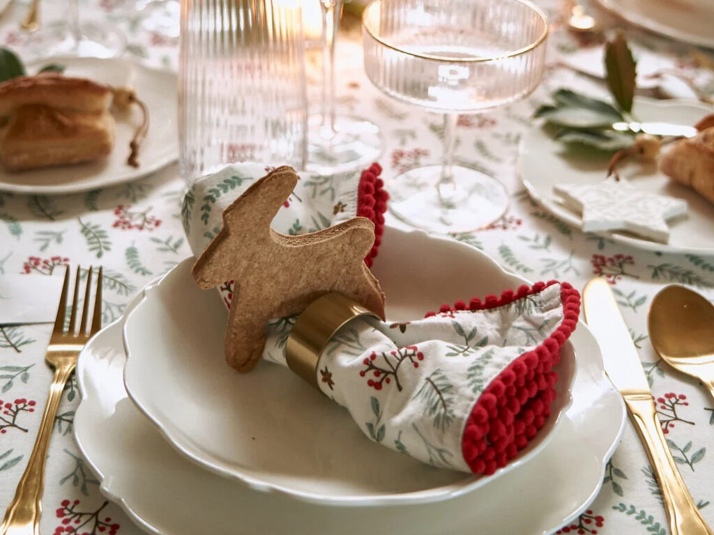 table de Noël nappe motifs