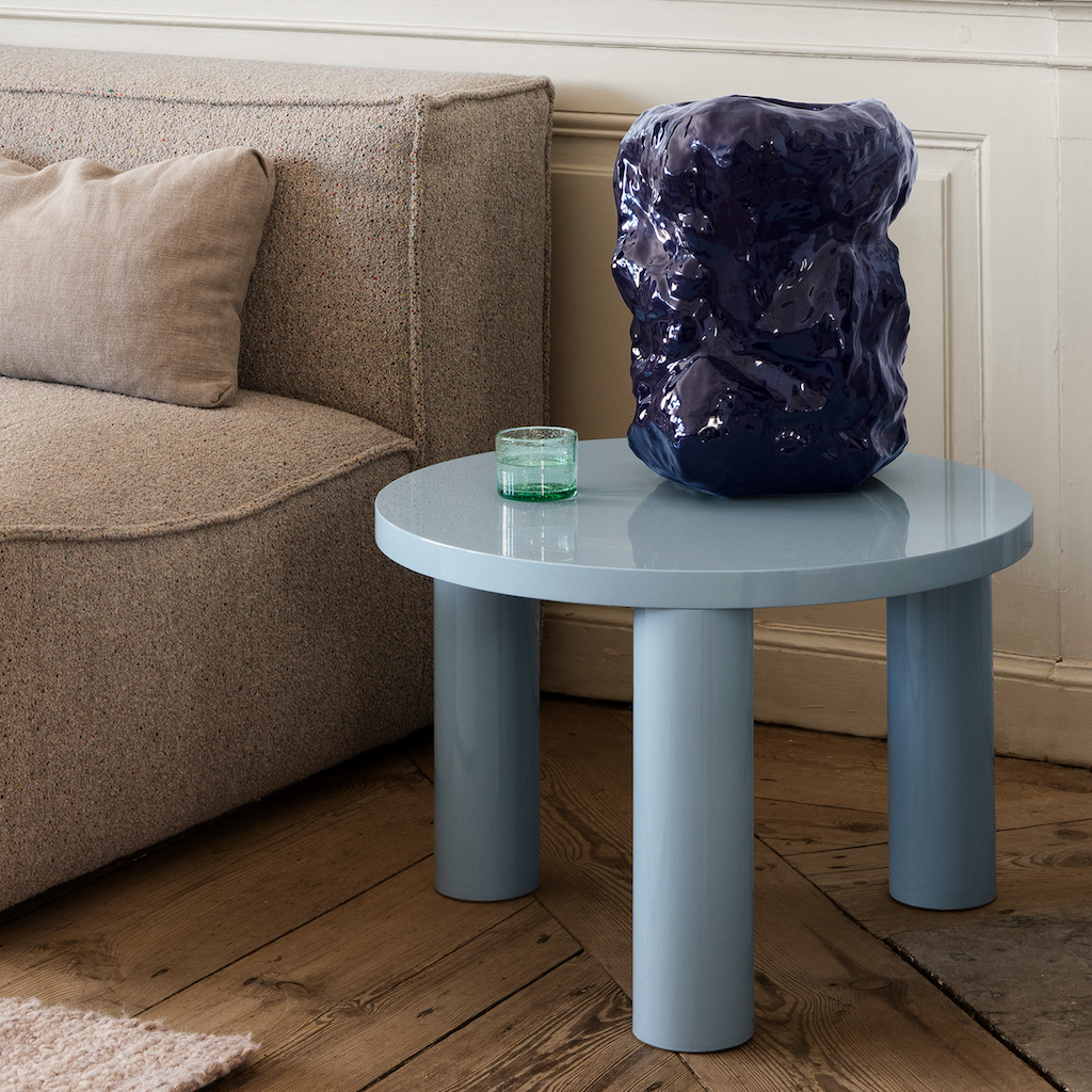 table basse pieds tube bleu ciel