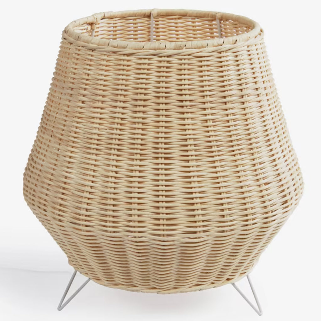 lampe en rotin tressé