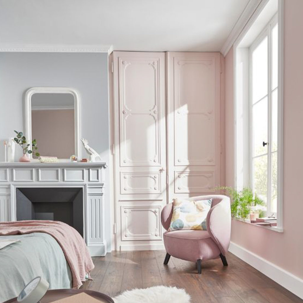 peindre porte intérieure en rose pâle