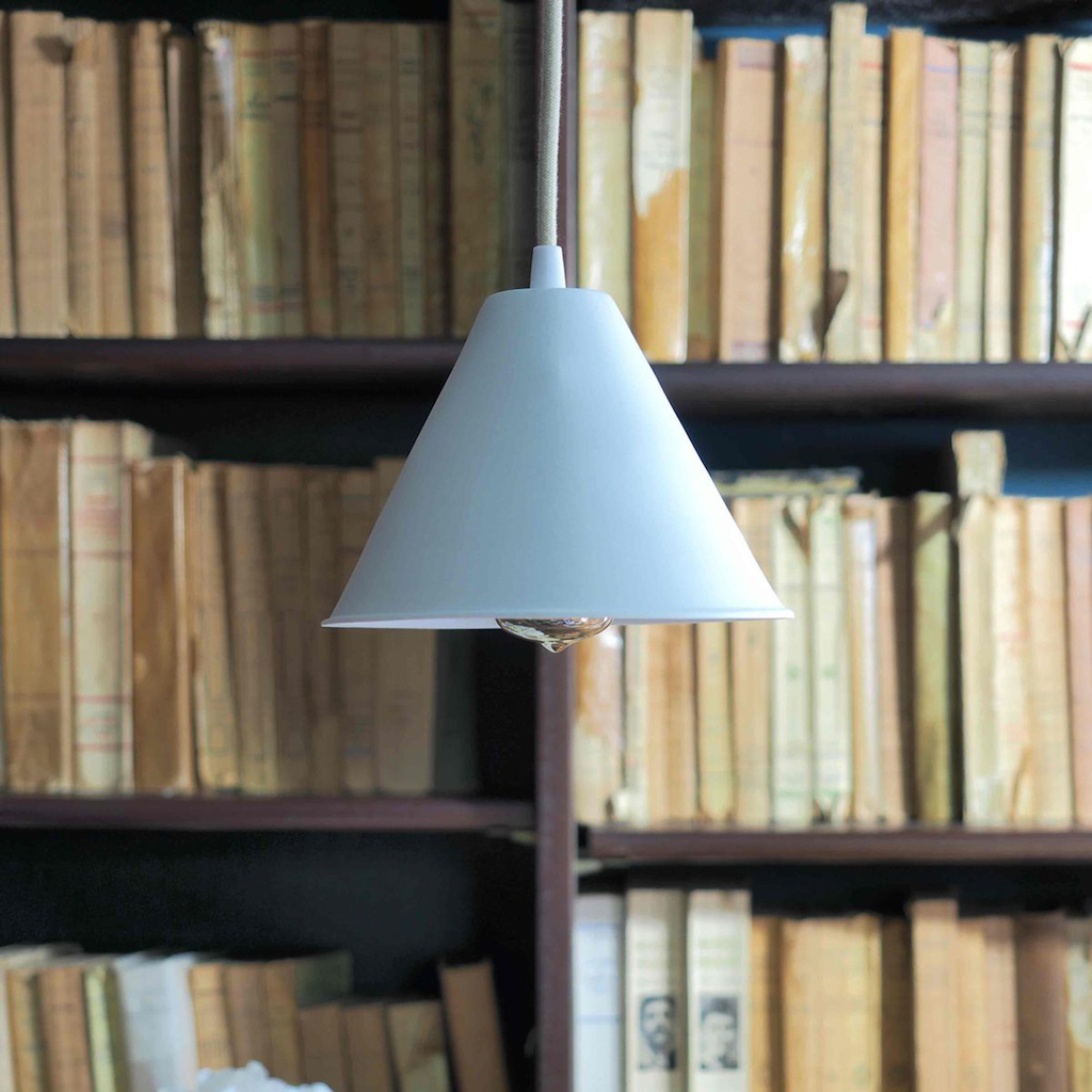 Où trouver une suspension en porcelaine blanche - Joli Place