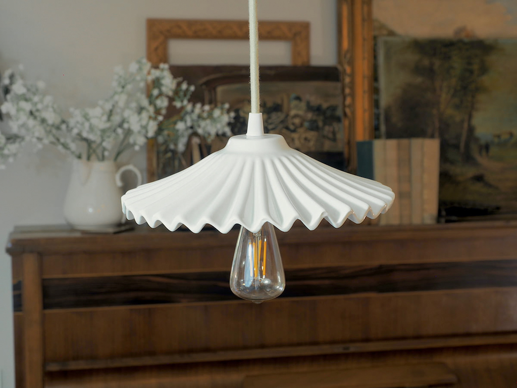 suspension en porcelaine blanche vintage