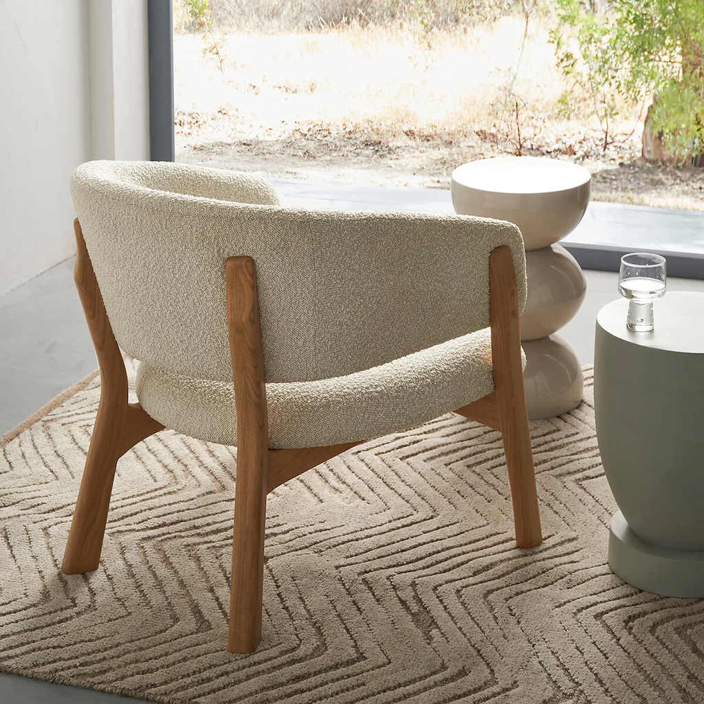 fauteuil design bouclette et bois