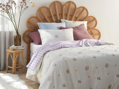 parure de lit fleurie fond blanc