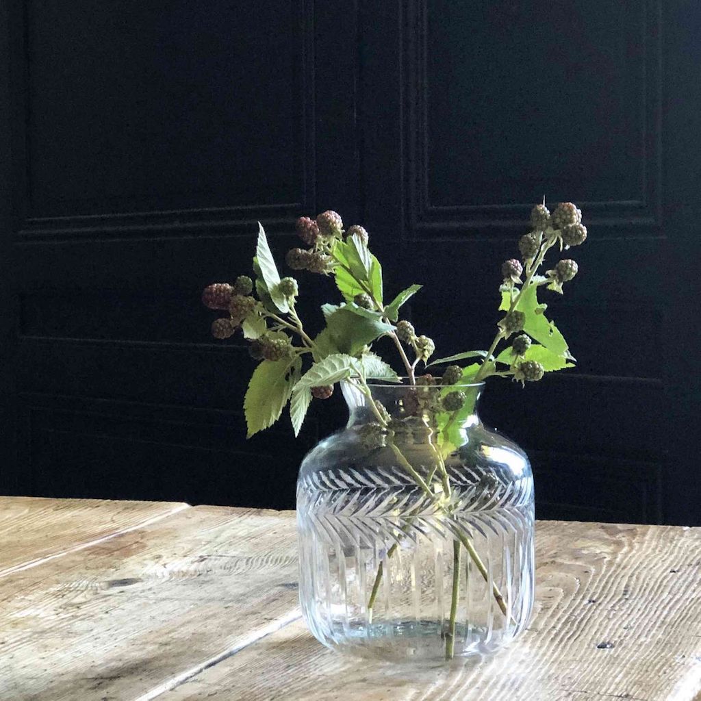 vase en verre gravé brocante