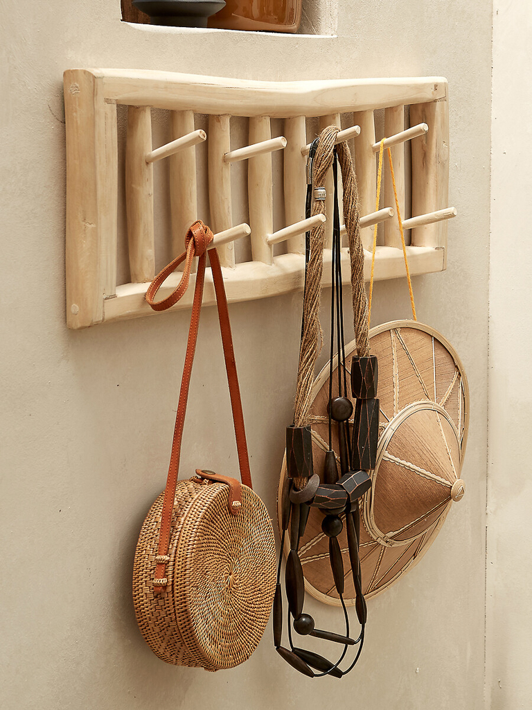 porte-manteau mural en bois brut