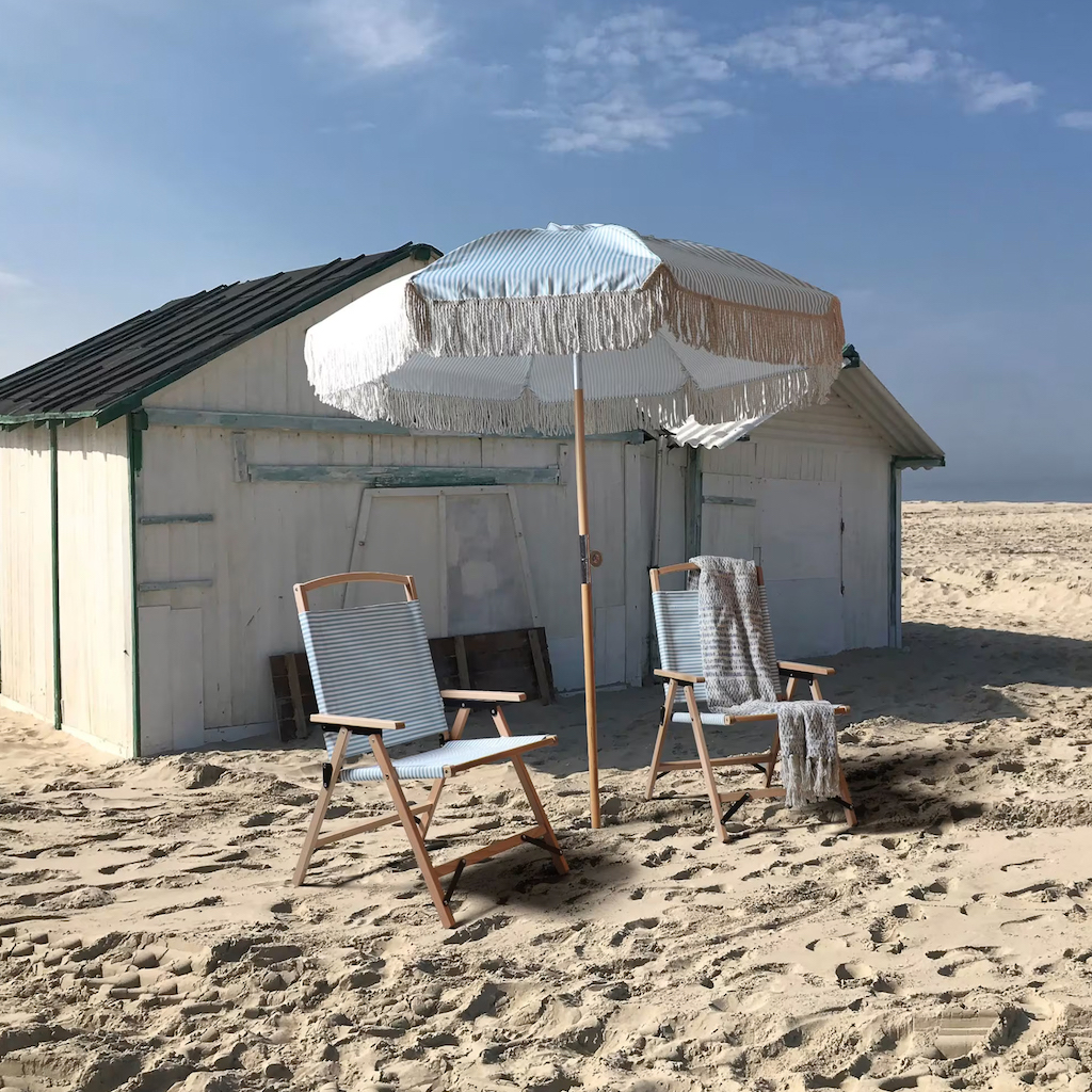 parasol frangé rayures bleu ciel et blanc