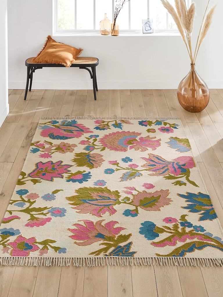 tapis motif fleurs