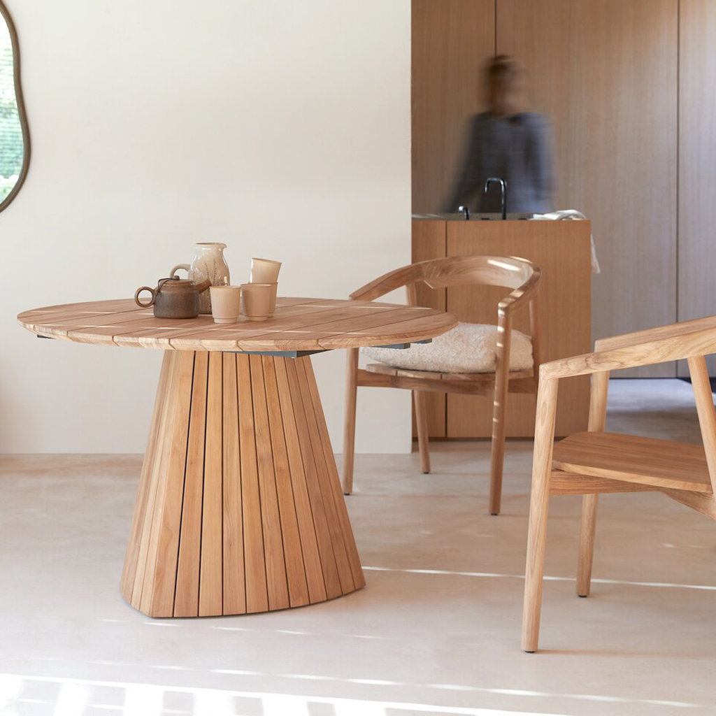 Où trouver une table ronde en bois massif avec un pied central