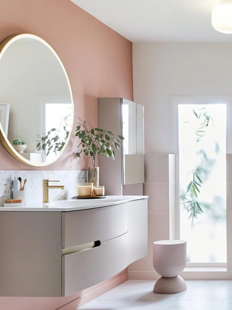 salle de bain mur rose